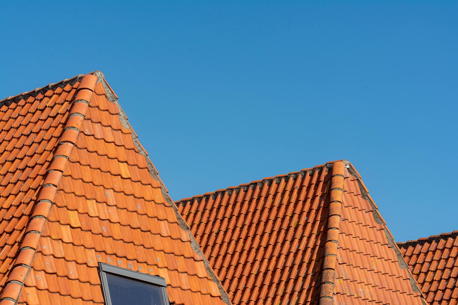 Dach z dachówką ceramiczną